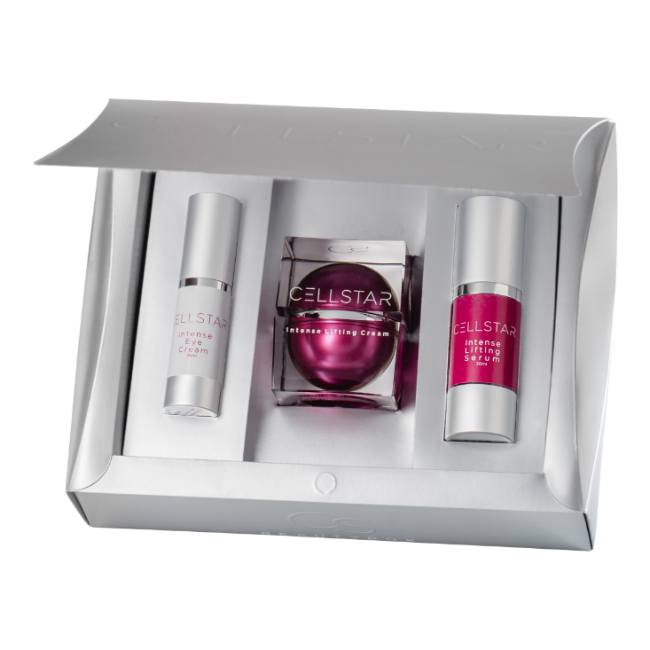 Das Bild zeigt die Cellstar Beauty Box, ein luxuriöses Anti-Aging-Set, das speziell entwickelt wurde, um die Haut ab 35 Jahren sanft an die Antifalten-Gesichtspflege heranzuführen. Die Box enthält die Intense Lifting Cream (50 ml), das Intense Lifting Serum (30 ml) und die Intense Lifting Eye Cream (15 ml). Mit einer einzigartigen Wirkstoffkombination wirkt das Set gegen alle Arten von Falten, festigt die Gesichtskontur, verfeinert Poren und verbessert die Hautstruktur.