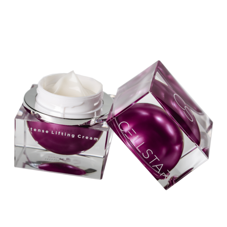 Zu sehen ist die Cellstar Intense Lifting Cream in einem luxuriösen, klaren Glasbehälter mit einem auffälligen magentafarbenen Designelement. Der Deckel ist geöffnet und zeigt die cremige, weiße Textur der Anti-Aging-Creme. Diese hochwertige Pflege wurde entwickelt, um Falten zu reduzieren, die Gesichtskonturen zu festigen und die Haut mit intensiver Feuchtigkeit zu versorgen - für eine strahlende und glatte Haut.