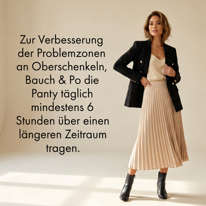 Eine lächelnde Frau in beigem Plissierock, beigem Top, schwarzem Blazer und schwarzen Stiefeletten. Links steht der Text: „Zur Verbesserung der Problemzonen an Oberschenkeln, Bauch & Po die Panty täglich mindestens 6 Stunden über einen längeren Zeitraum tragen.